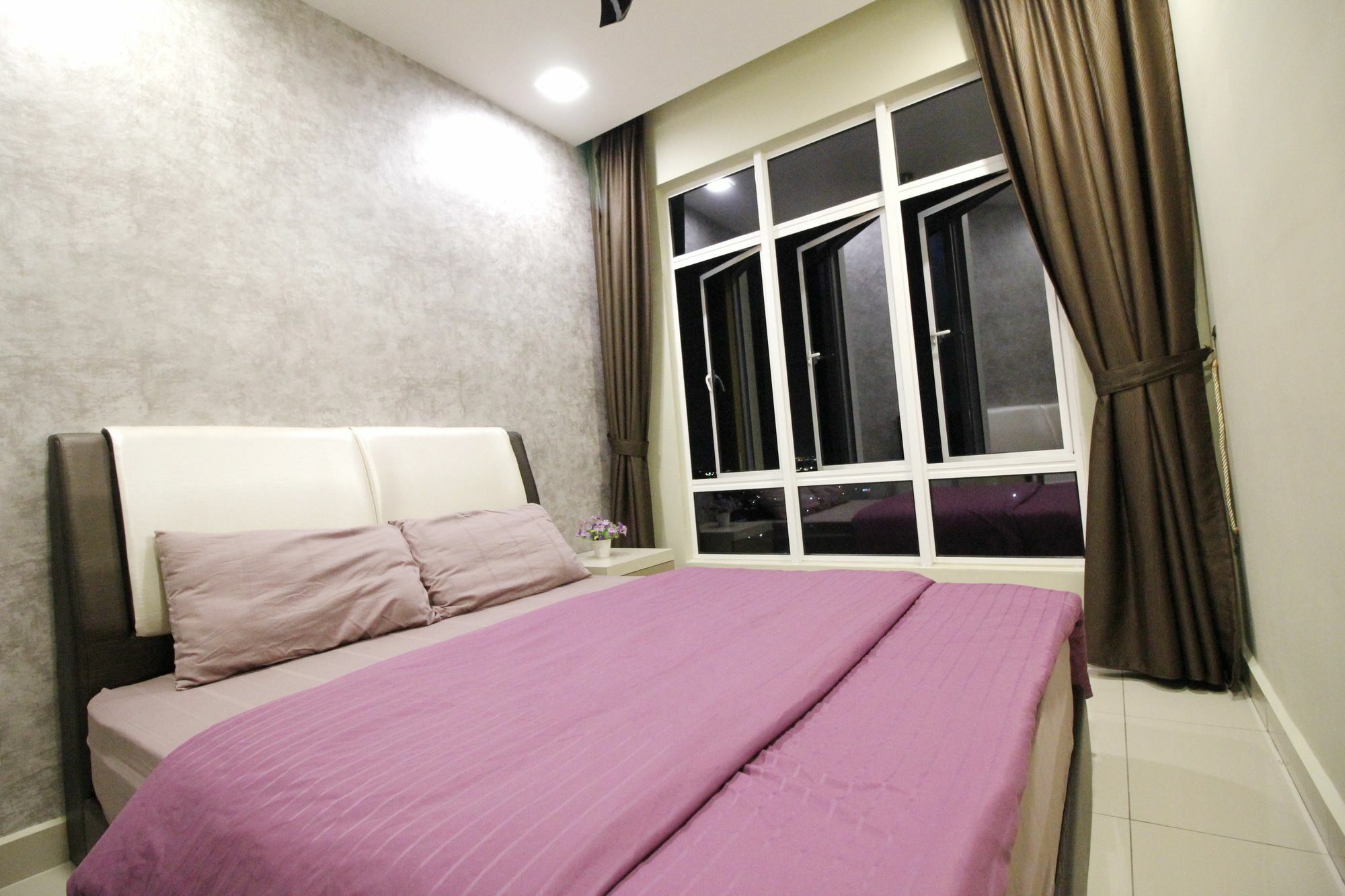 H2h - Maison De Luxe @ Majestic